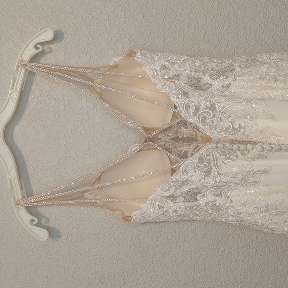 Essence of Australia D2457 white lace beaded sheer sleeveless wedding dress - Picture 9 of 15